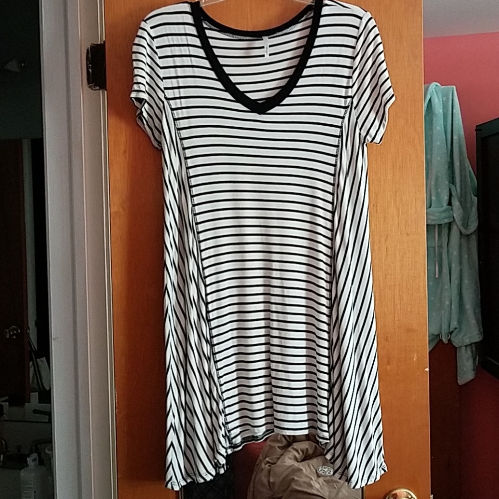 White with black stripe tunic/dress